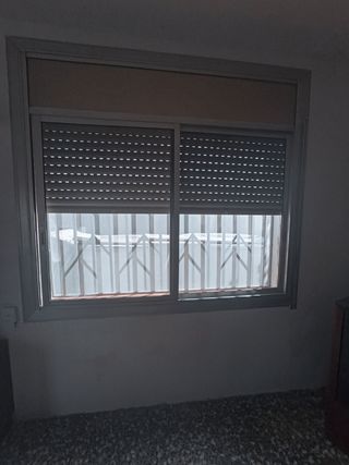 Toldo aluminio puertas correderas cristal