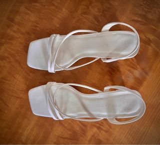 Zapatos de tacón blancas Primark talla 40
