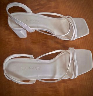 Zapatos de tacón blancas Primark talla 40