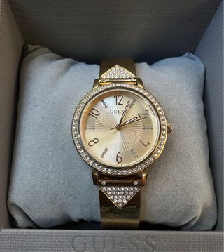 Reloj Guess Dorado con Cristales