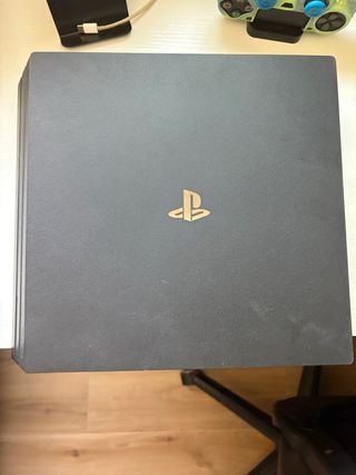 PS4 PRO EN BUEN ESTADO 1TB