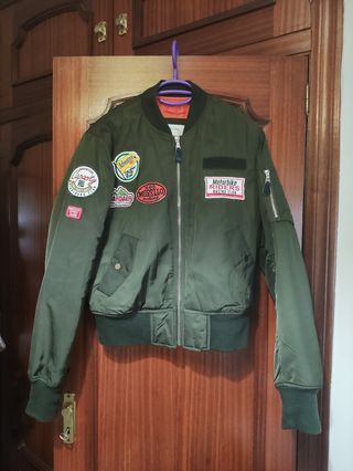 Chaqueta Bomber Verde Bershka