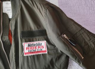 Chaqueta Bomber Verde Bershka
