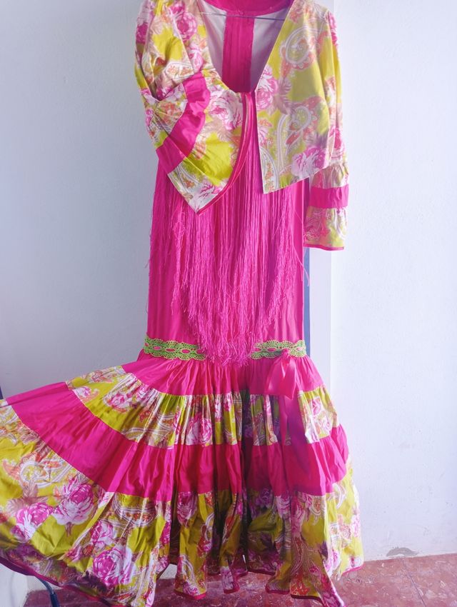 Traje Flamenca Hecho a Mano con torerita y flecos