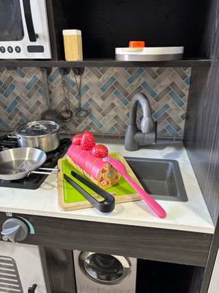 COCINA XL DE JUGUETE con complementos.