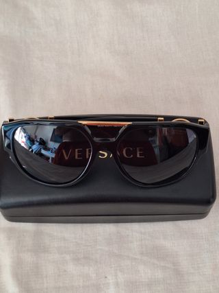Gafas Versace Negras y Doradas
