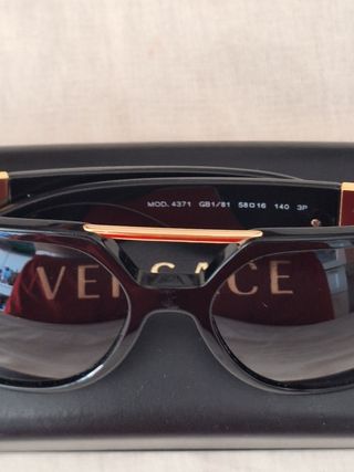Gafas Versace Negras y Doradas