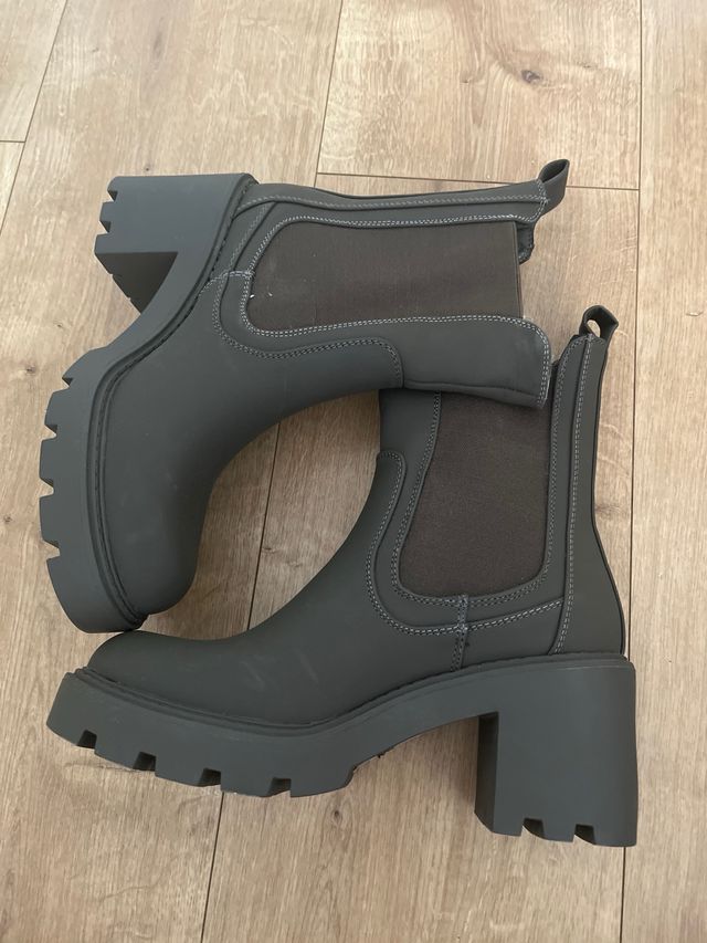 Botas verde militar tacón ancho T.36.