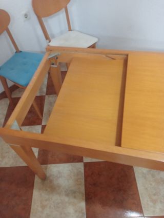 Mesa de cocina y 4 sillas