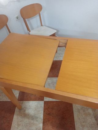 Mesa de cocina y 4 sillas