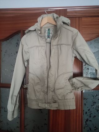Cazadora beige mujer