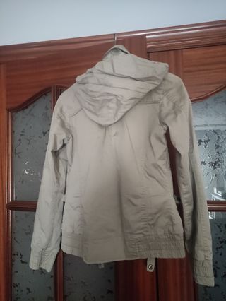 Cazadora beige mujer