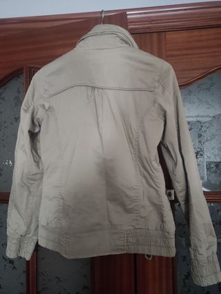 Cazadora beige mujer