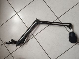 Microfono Razer con asta da scrivania inclusa