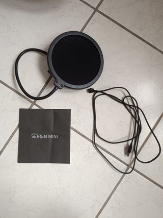 Microfono Razer con asta da scrivania inclusa