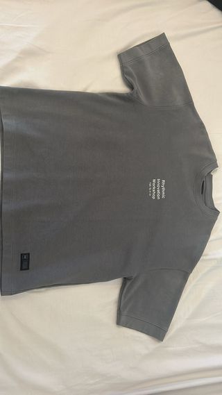 Camiseta Oversized gruesa sin estrenar.