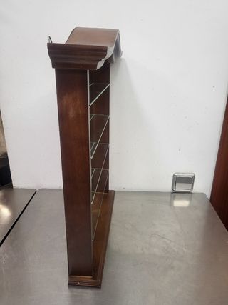 Vitrina pequeña de madera y cristal