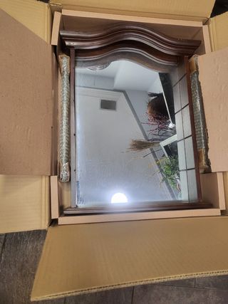 Vitrina pequeña de madera y cristal