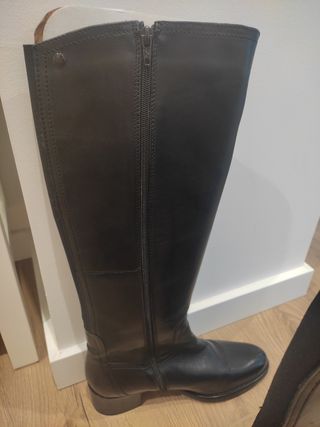 Botas de cuero negro altas para mujer