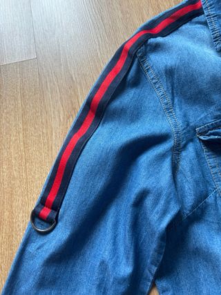 Vestido vaquero con rayas en las mangas