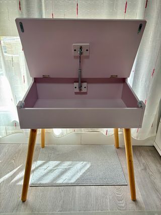 Pupitre infantil rosa con almacenaje