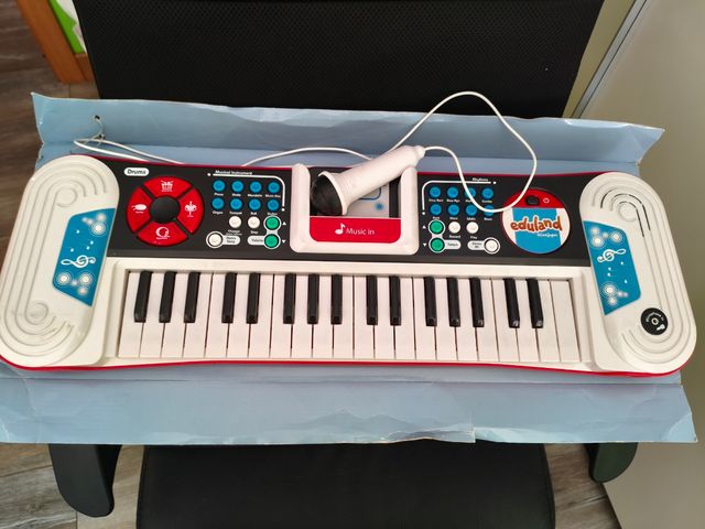 Órgano musical infantil con micrófono
