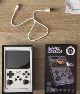 R36S 
Consola de juegos retro