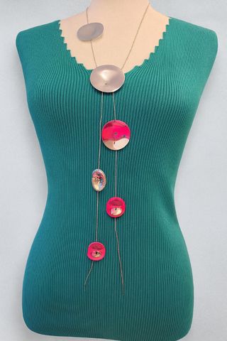 Collar plateado con abalorios redondos