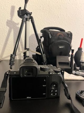 Cámara evil Nikon Z50 + Accesorios