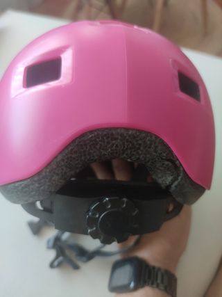 Casco de bicicleta rosa