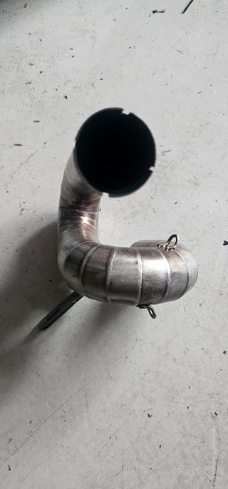 Adaptador Escape Triumph Street Triple 2017-2024