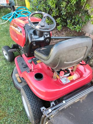 Tractor Cortacésped MTD Rojo