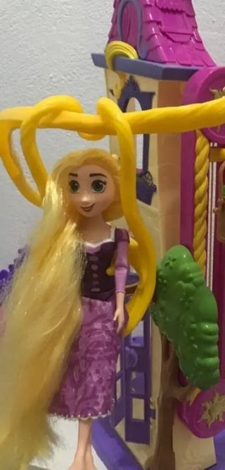 RAPUNZEL TORRE CASTILLO JUGUETE CON MUÑECA