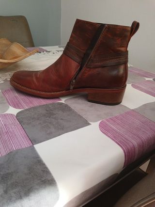 Botines de cuero marrón talla 40-42