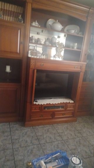Mueble de salón madera y cristal