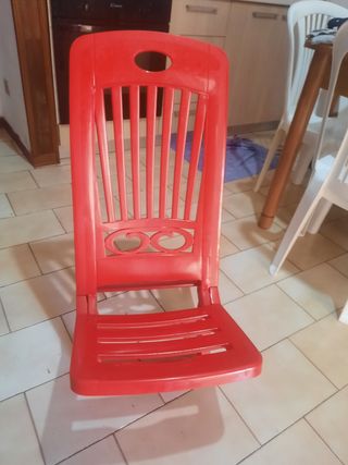 Sedia da mare rossa in plastica