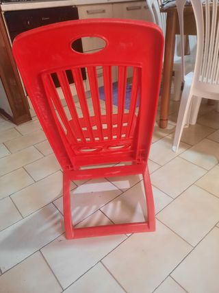 Sedia da mare rossa in plastica