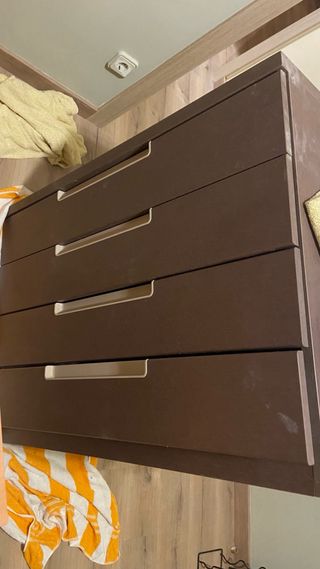 Cómoda de madera marrón Ikea