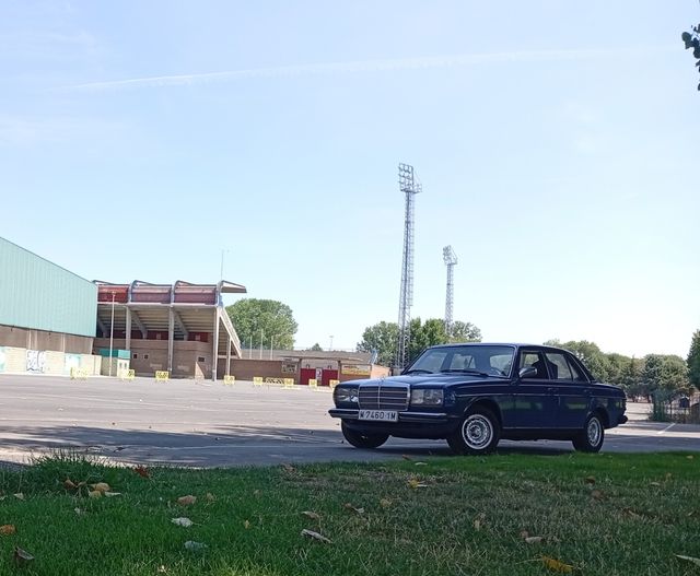 Mercedes Benz w123 300d 1981
