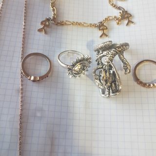 Conjunto de Joyas: Collar y Anillos