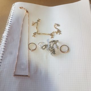 Conjunto de Joyas: Collar y Anillos
