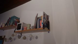 Mensole in legno con supporti metallo