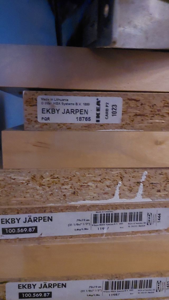 Mensole in legno con supporti metallo