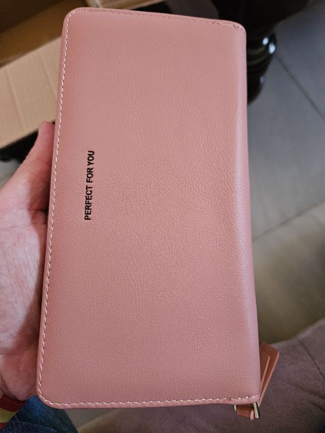 Portafoglio da donna. Vari colori. Nuovo. Ideale per i regali di Natale