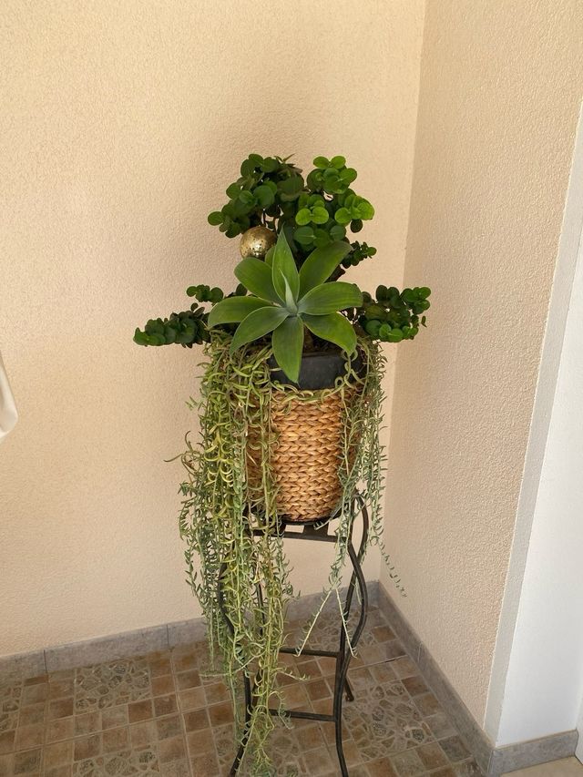 Ramo de plantas variadas sin madera de mimbre