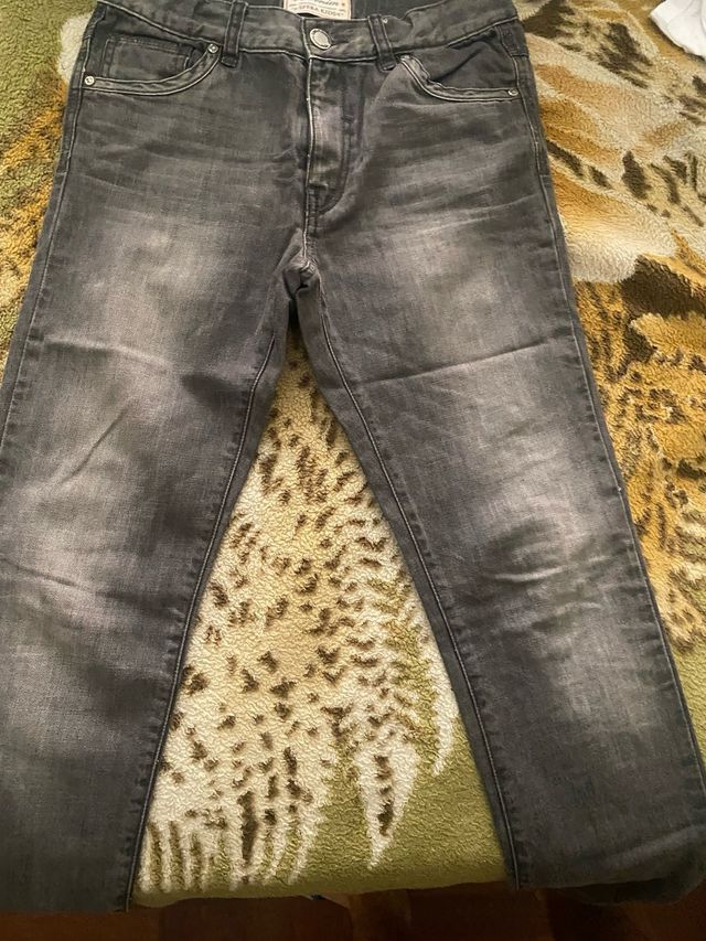 Pantalones vaqueros grises