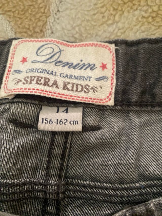 Pantalones vaqueros grises