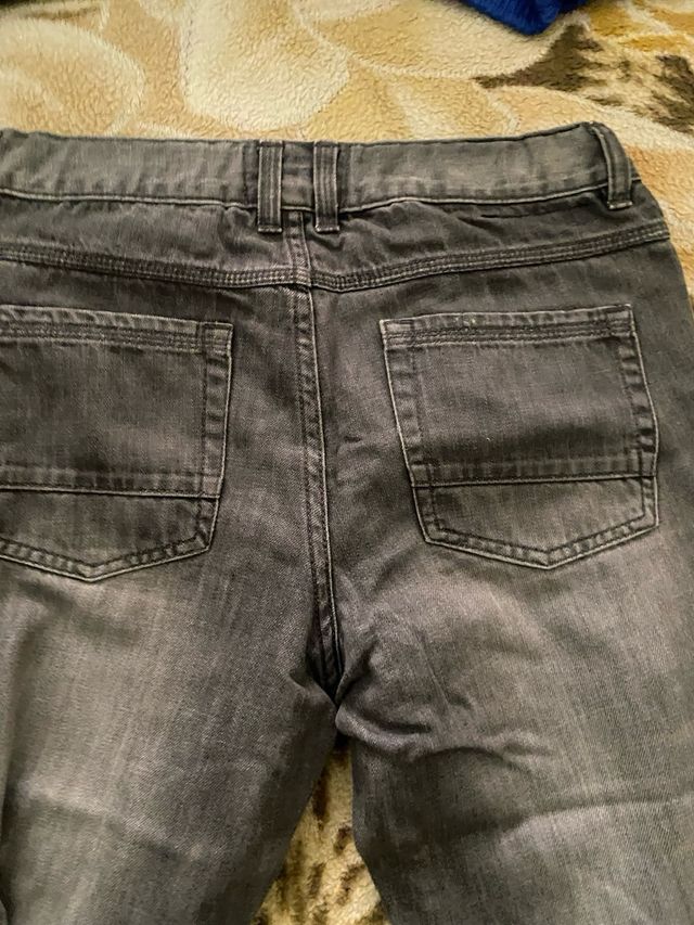 Pantalones vaqueros grises