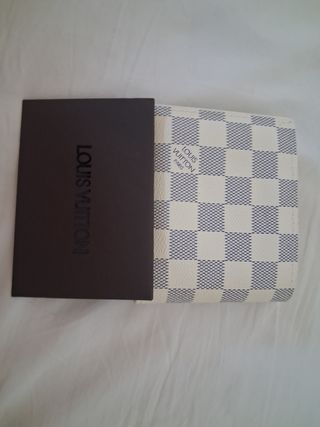 Billetera blanca