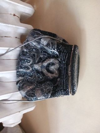 Bolso de fiesta negro y plateado